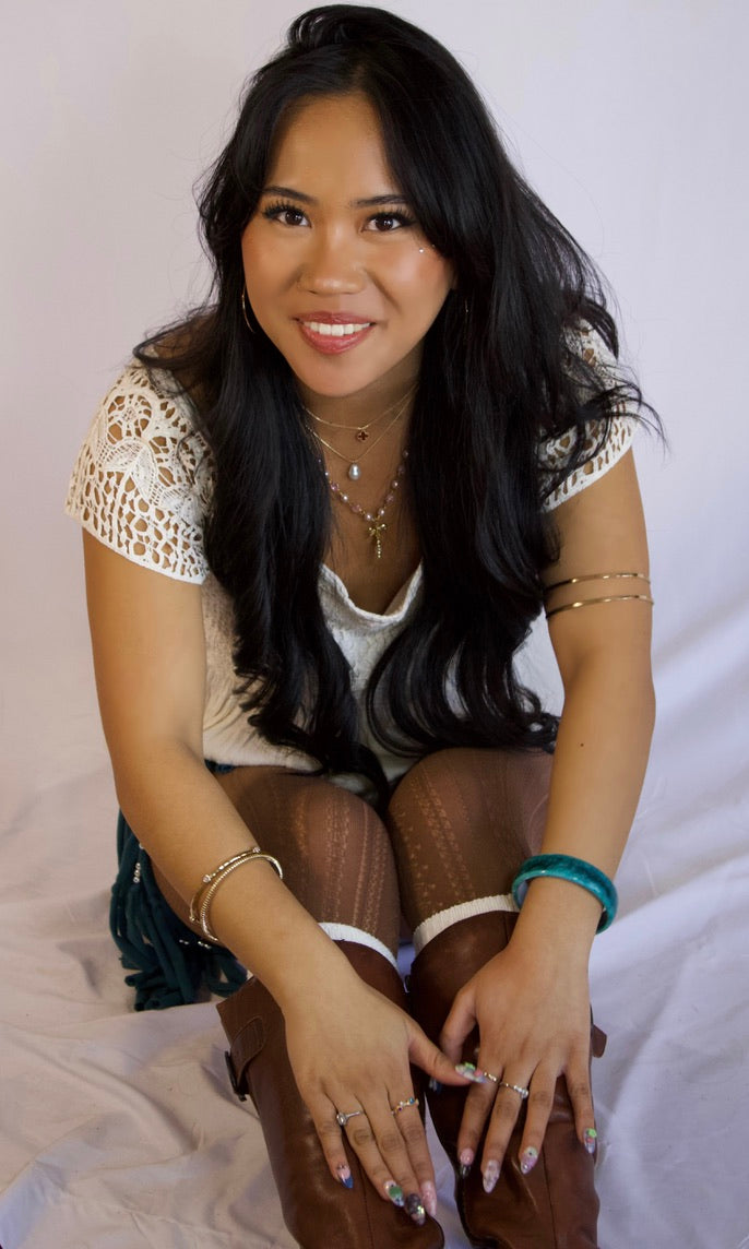 A Tali's Nailz client wearing a custom set