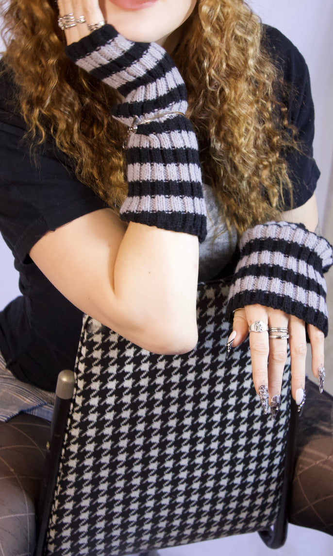 A Tali's Nailz client wearing a custom set
